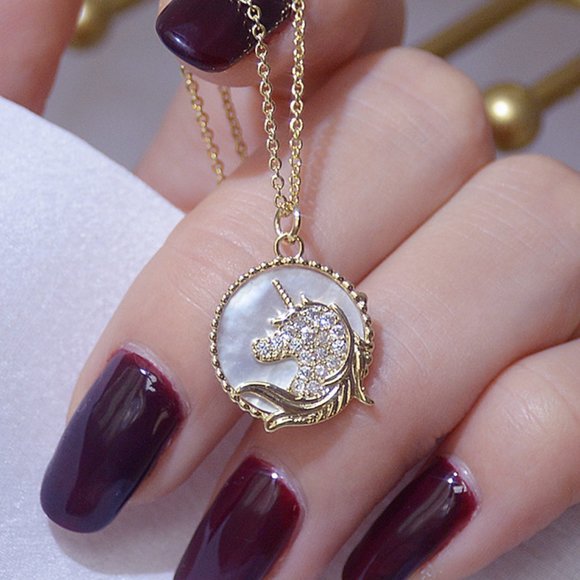 NEW 14K Gold Plated Shell Diamond Unicorn Horse Round Pendant Necklace - Picture 1 of 8